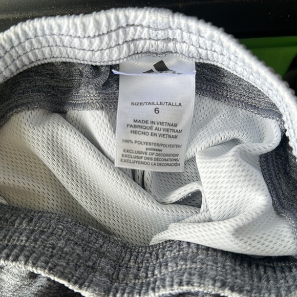 BOYS ADIDAS SHORTS ….. Size 6 $20 - Picture 2 of 3